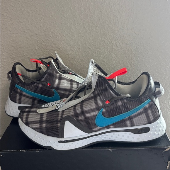 Nike - Picture 2 of 3